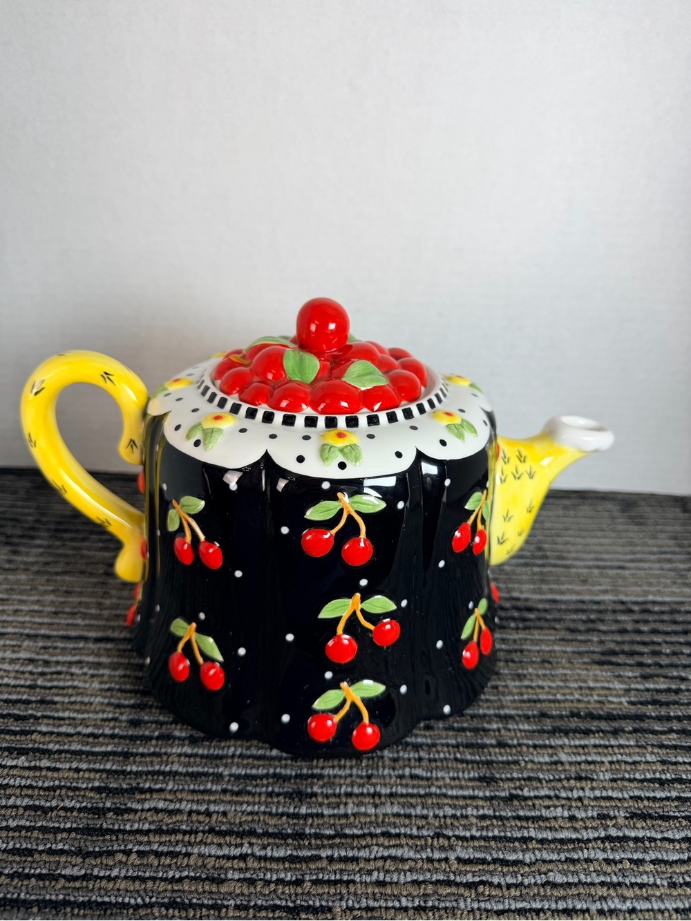 MARY ENGELBREIT CHERRY
TEAPOT - Picture 4 of 13